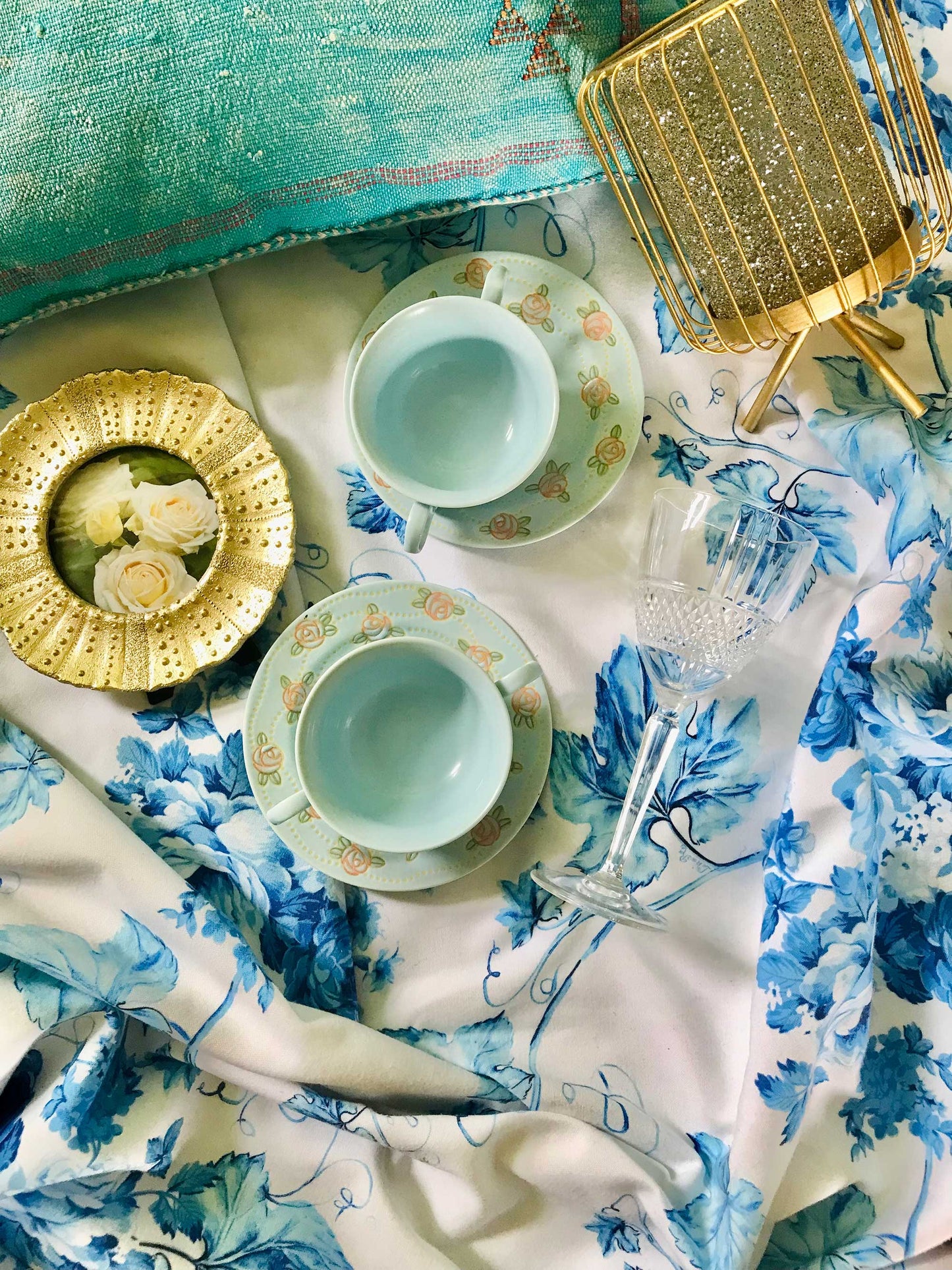 Mẫu số 14 - Khăn trải bàn - Hoa hồng Blue Rose Vine