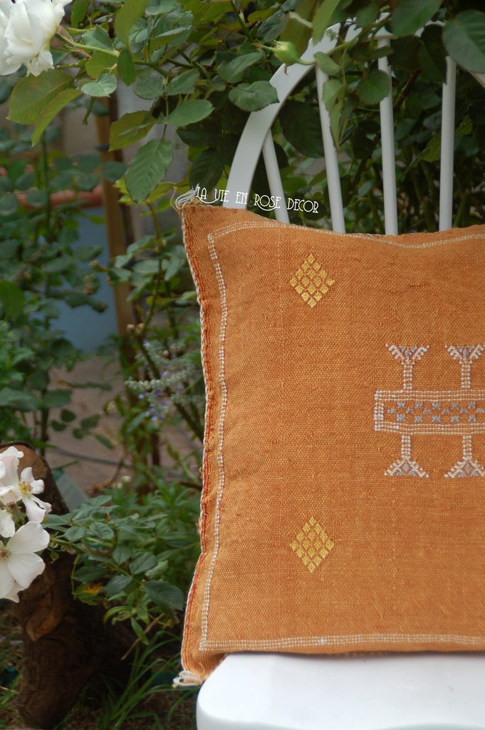 Gối Thổ Cẩm Ma Rốc - Lụa Xương Rồng - Cam Đất 45x45cm