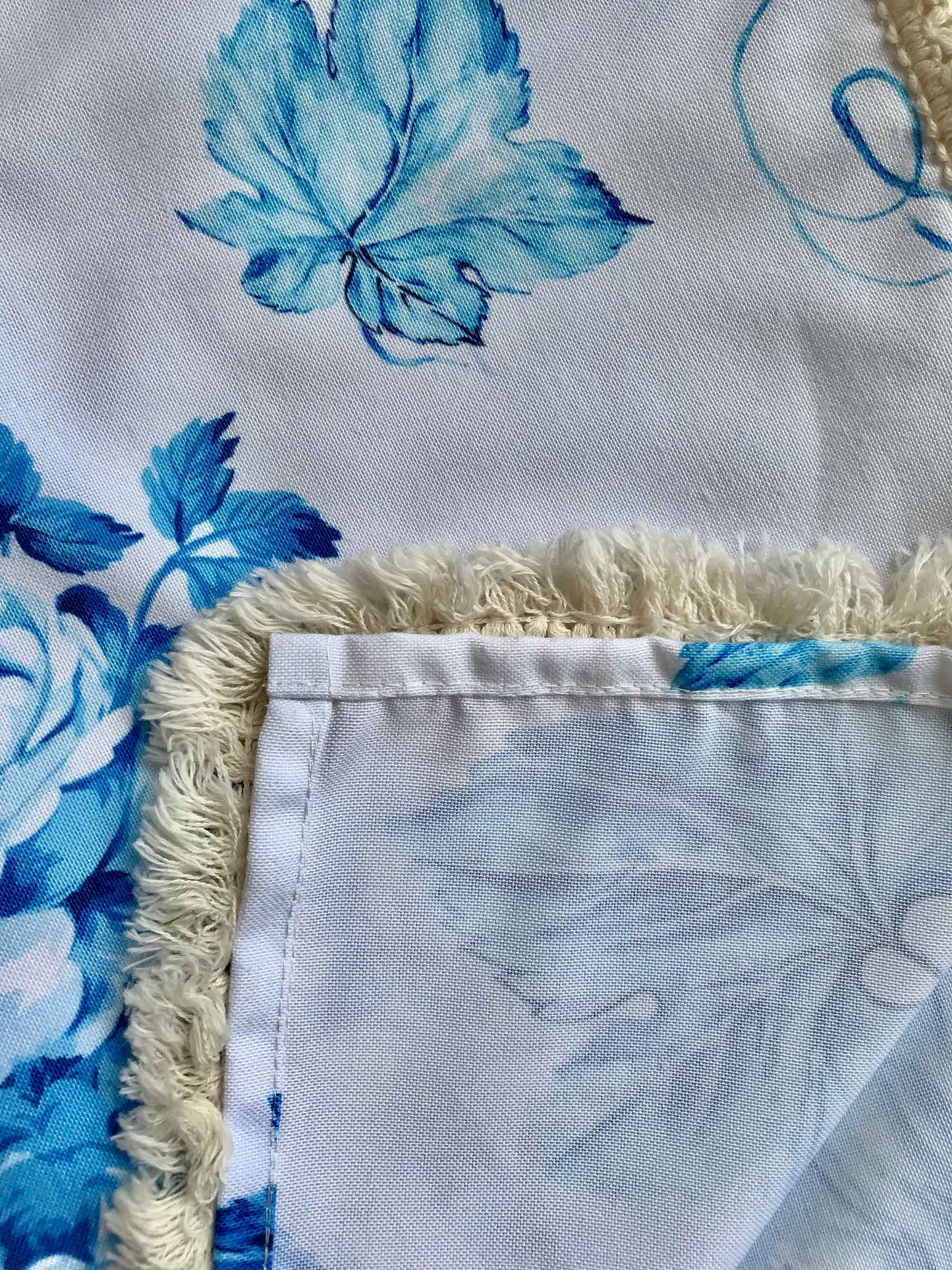 Cận cảnh chất vải khăn trải bàn thiết kế mềm xốp hiệu ứng vân xước linen chống thấm nước