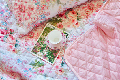 Chăn hè thu cotton hoa cao cấp Victoria Pink Rose phiên bản ga chun chụp gần đi hoa kim cương mặt trước hoa mặt sau mầu hồng