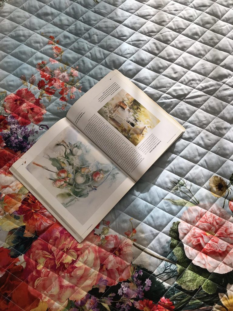 Cận cảnh chăn hè thu cotton cao cấp hoạ tiết hoa hồng 