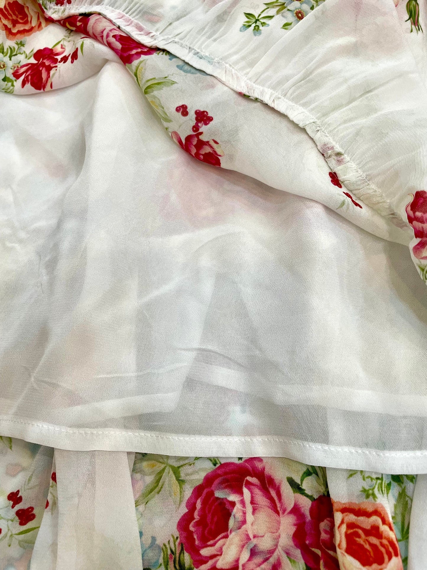 Váy maxi đi tiệc và đầm đi du lịch nghỉ dưỡng họa tiết hoa hồng Victoria Rose, cận cảnh chất vải Georgette Rayon thượng hạng và chi tiết lớp lót trong mềm mại


